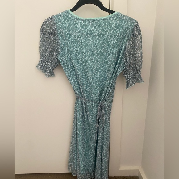 Blue floral wrap summer dress Size 6 - Picture 2 of 3